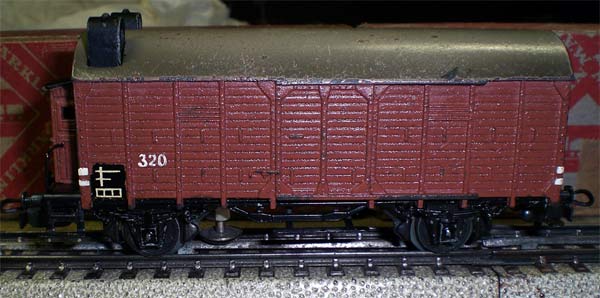 320 Gesloten sluit goederen wagen ( object 00018 )