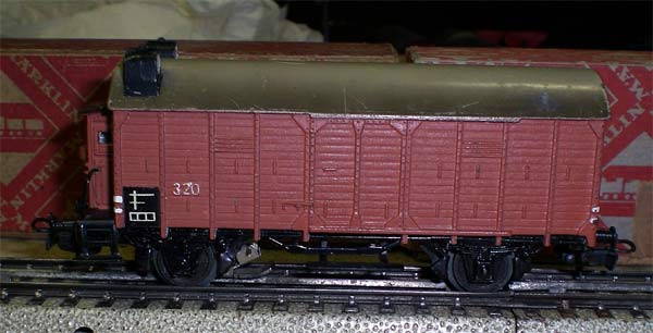 320 Gesloten sluit goederen wagen ( object 00019)