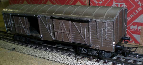 332 Gesloten dubbel as goederenwagen ( object 00025)